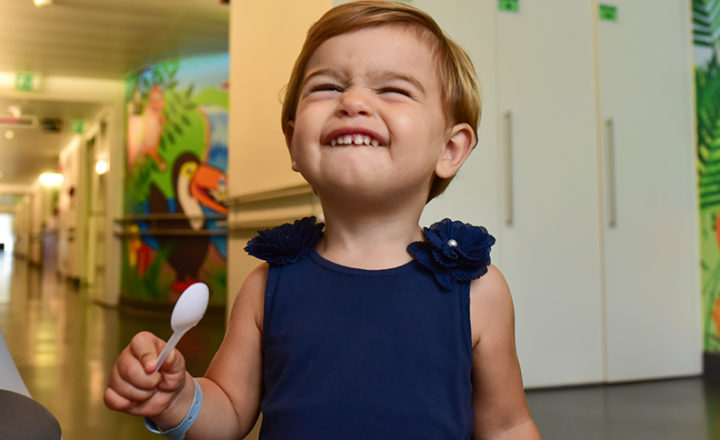 Enfant guérie du rétinoblastome