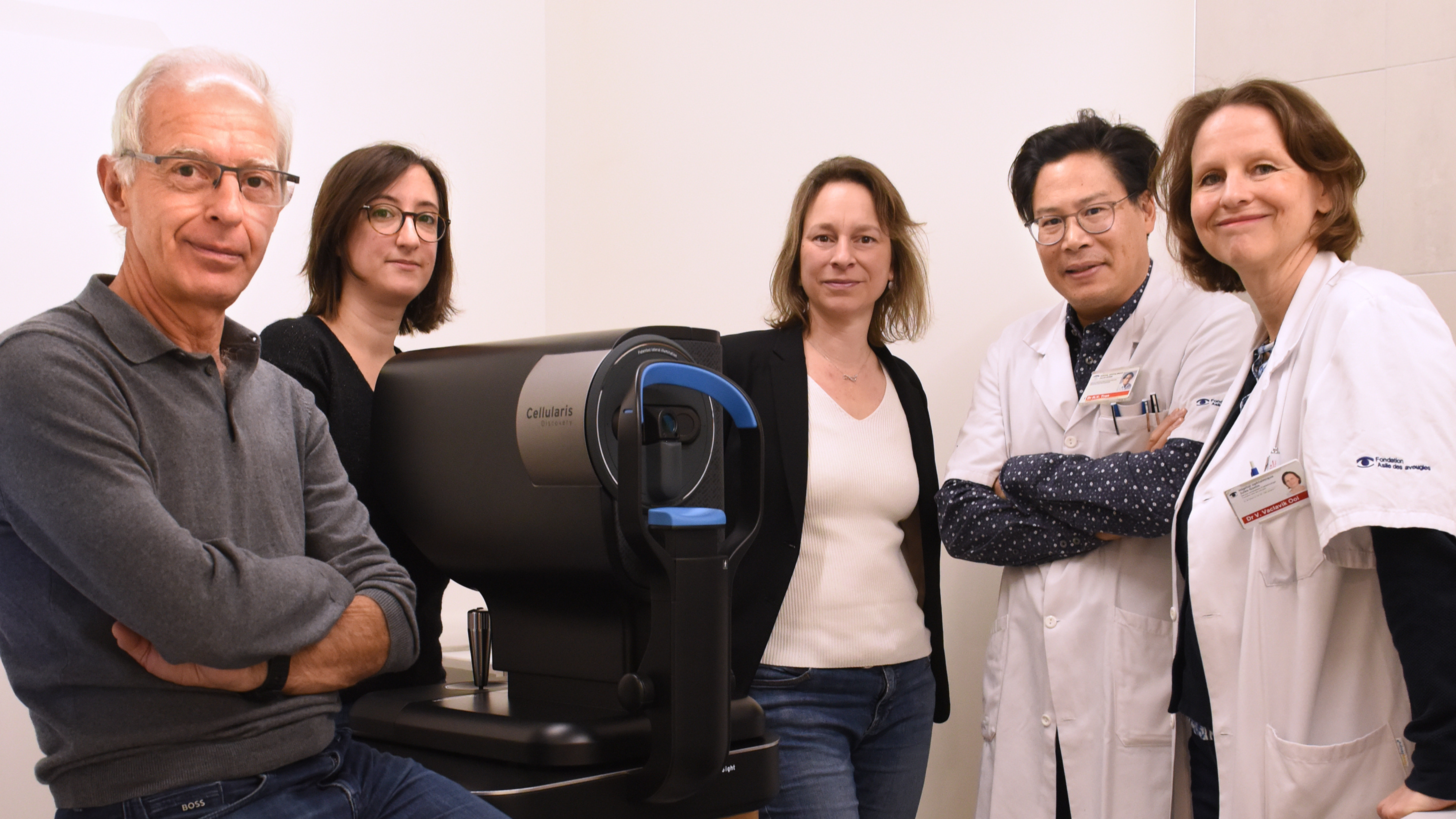 L'équipe de l'étude PHENOV avec la machine Cellularis