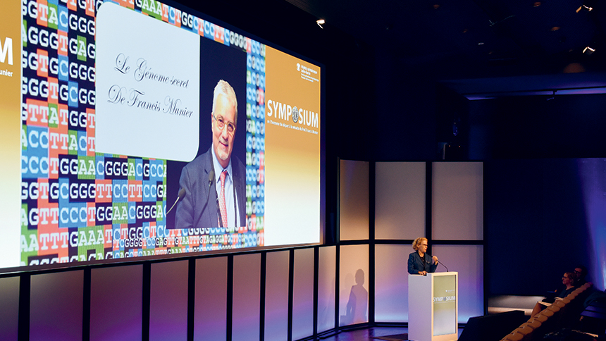 Image du Professeur Francis Munier à l'écran lors du congrès en son honneur pour l'article "Rayonner"