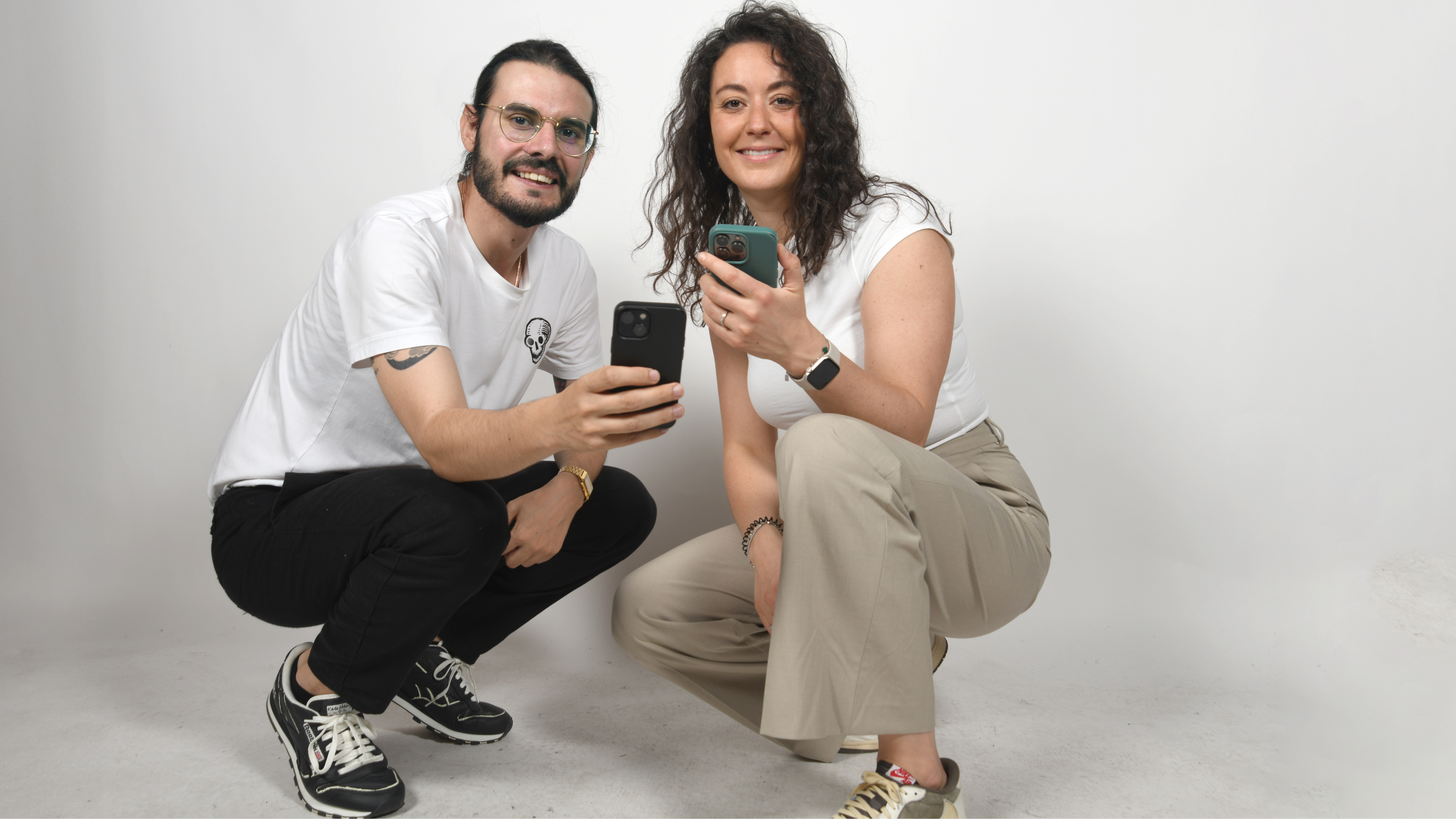 Alyssia Lohner et Claudio Fernandes travaillent à la communication et s'occupent des réseaux sociaux santé de l'Hôpital ophtalmique Jules-Gonin