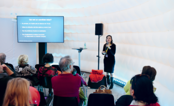 Dre Kate Hashemi tenant une conférence lors du festival Planète Santé