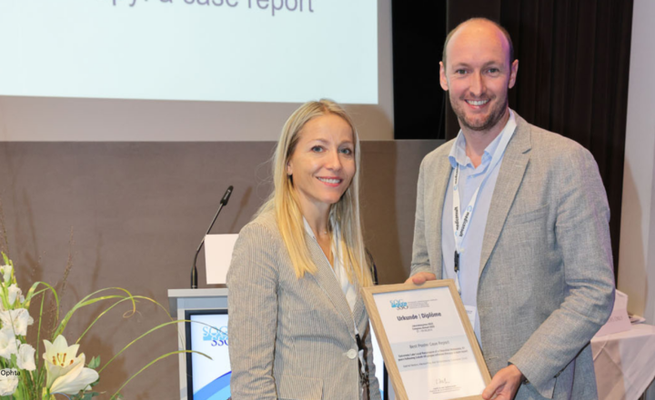 La Prof. Sandrine Zweifel, membre du comité de la SSO, remet le Prix du Best Poster ≪Case Report≫ au Dr Gabriel Verdon