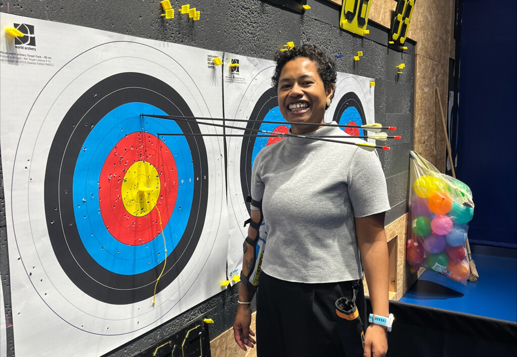 Véronique, jeune malvoyante de 25 ans, a participé en octobre dernier à une séance d’initiation au tir à l’arc.