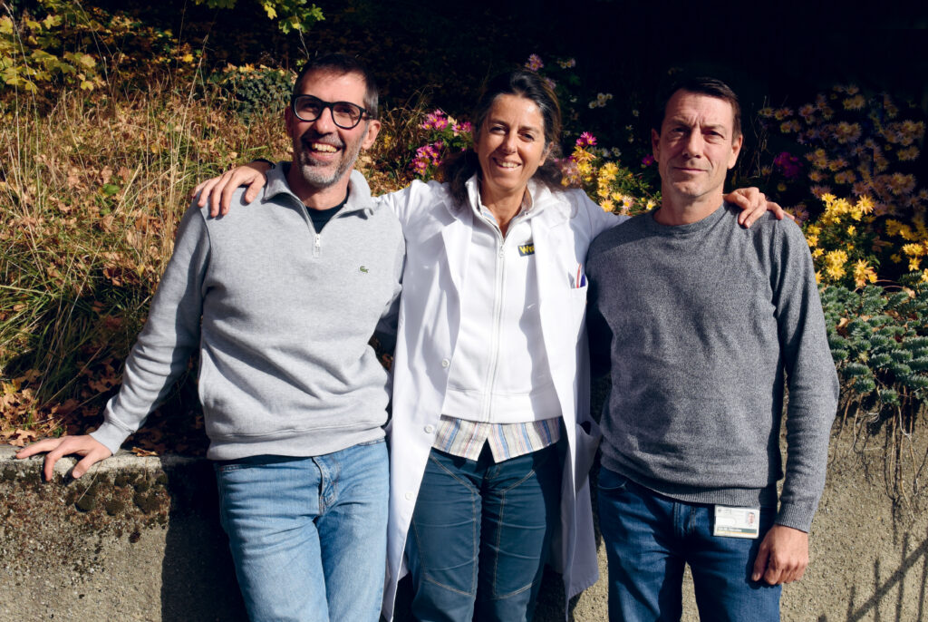 Prof. Chiara Eandi, nouvelle directrice de la 
recherche, entourée du Dr Diego Ghezzi, PhD 
et du Dr Michael Nicolas, PhD.