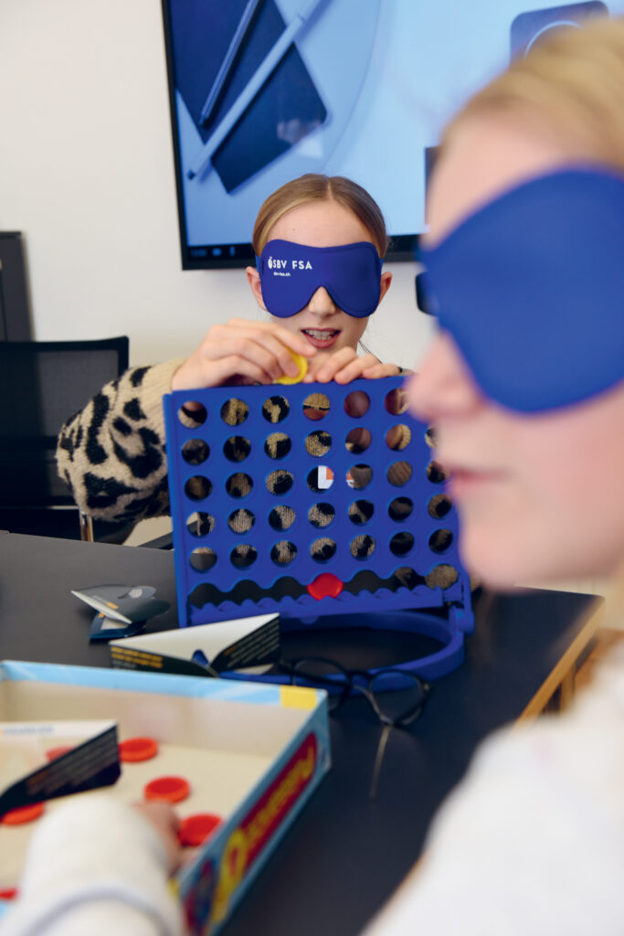 Lors de la journée Osez tous les métiers, 
les jeunes découvrent la diversité des 
professions de la Fondation.
