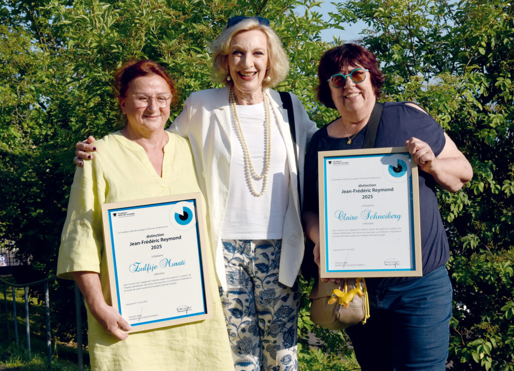 Anne-Christine Oyneser-Reymond (au centre), avec les récipiendaires du Prix 
Jean-Frédéric Reymond, Zulfije Murati (à g.) et Claire Schneiberg (à d.)